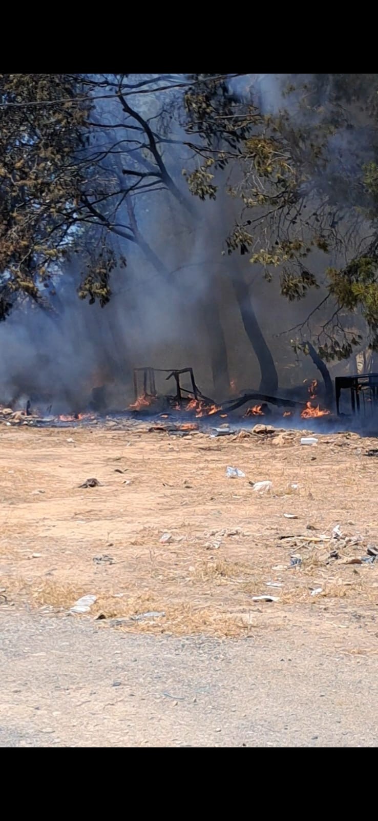 Un incendio sorprende a los vecinos de un grupo de cortijos en la calle Zaragoza de Las Norias de Daza