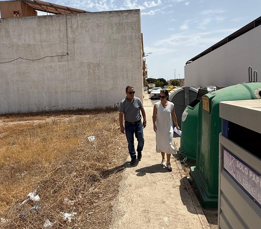 El Ayuntamiento de La Mojonera impulsa la mejora del acerado en el entorno del Centro de Mayores para garantizar la accesibilidad