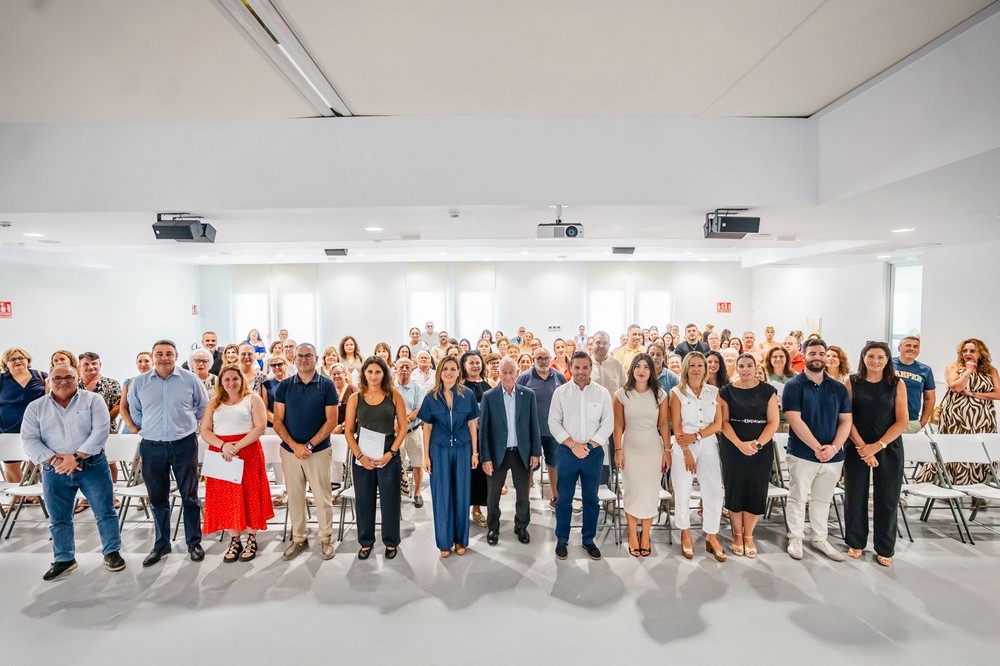 El alcalde entrega a 82 asociaciones y entidades de Roquetas de Mar ayudas por un importe superior a 255.000 euros