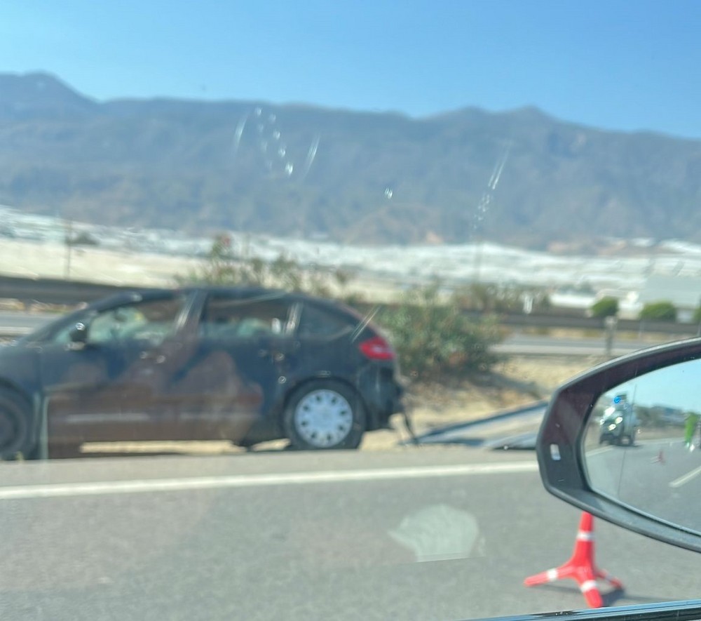 Retenciones en la A7 por un accidente en la salida a Las Norias