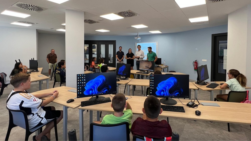Más de una treintena de niños y niñas disfrutan y aprenden en la Escuela Digital de Verano