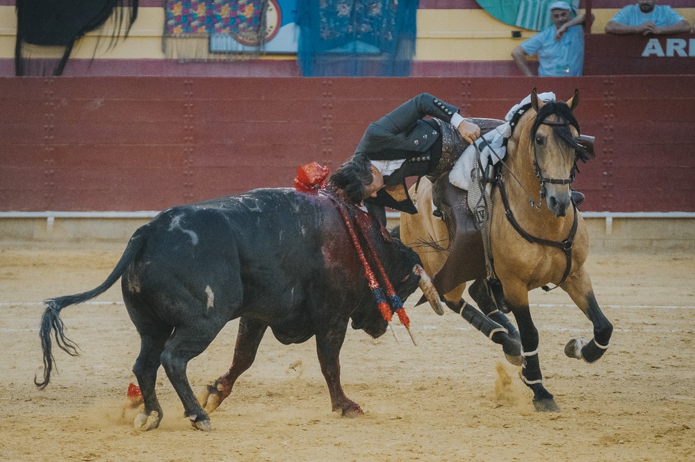 Diego Ventura abre la puerta grande en la primera tarde de Santa Ana