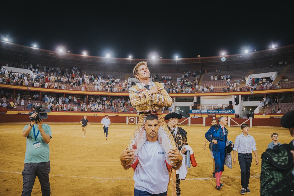 Borja Jiménez se consagra en su estreno en la feria taurina de Roquetas de Mar