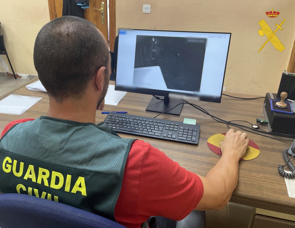 Detienen a un menor por realizar tocamientos a mujeres en el puerto de Roquetas de Mar