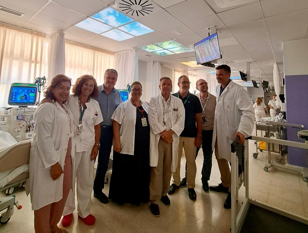 El Hospital Universitario Poniente mejora el confort de los pacientes de Hemodiálisis con el proyecto de Humanización ‘Luz Salud’