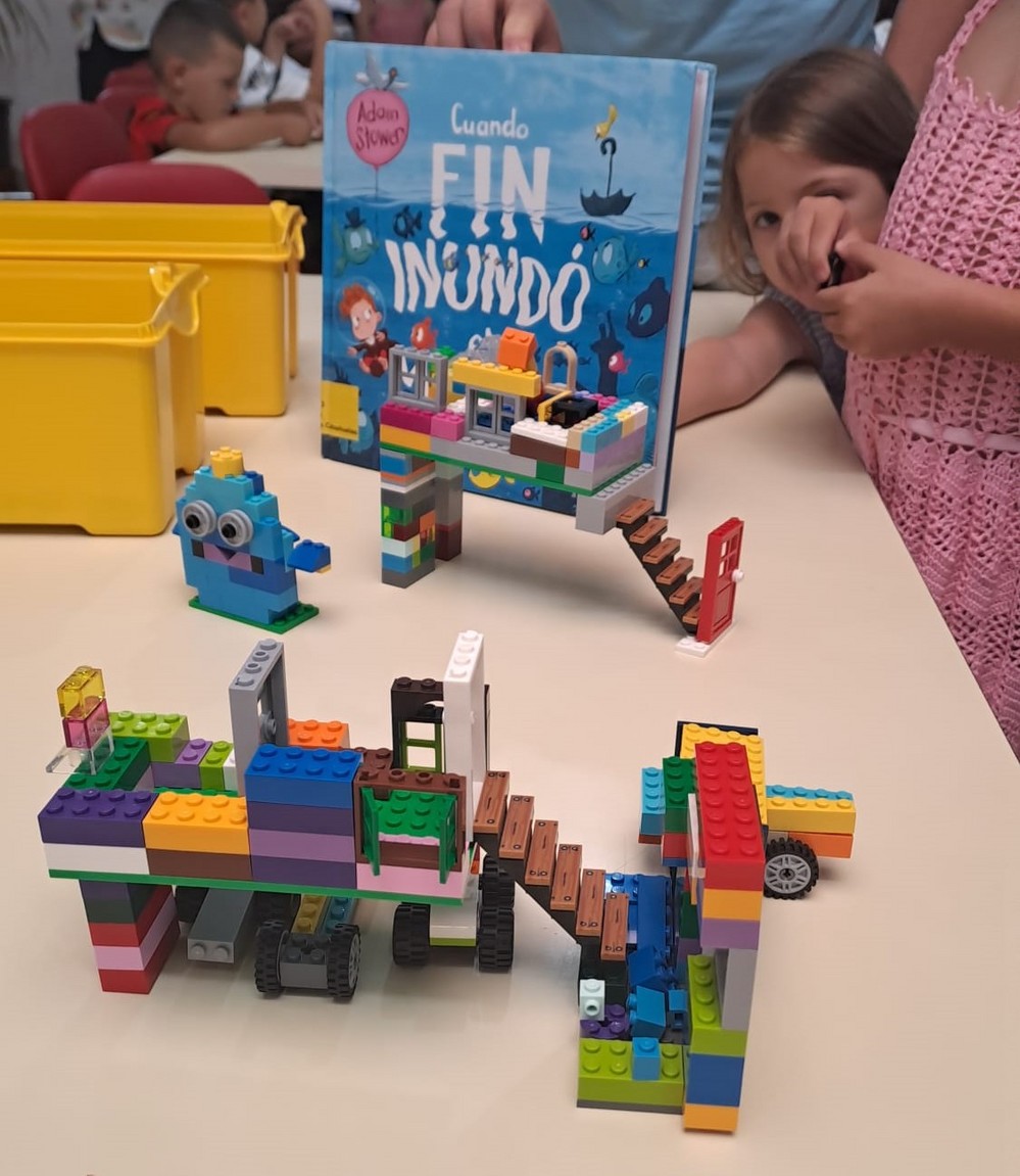 Las piezas de construcción de Lego llegan a las bibliotecas de Vícar en un divertido reto de creatividad