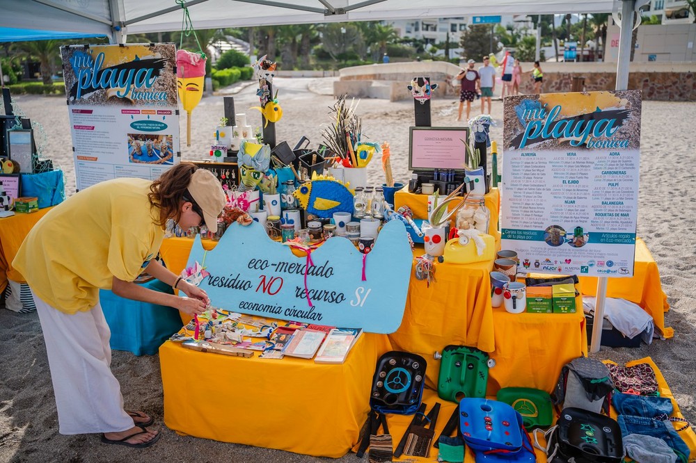La Playa de la Ventilla de Aguadulce acoge la campaña “Mi playa bonica”