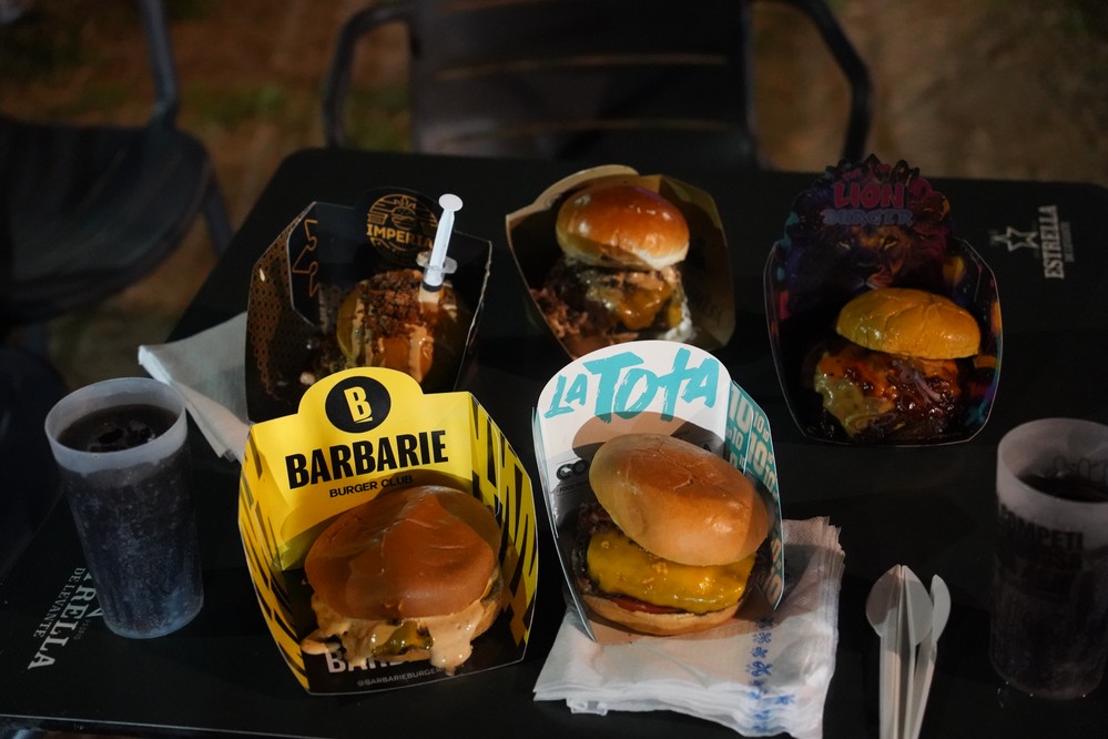 Los mejores foodtrucks de hamburguesas llevan su lucha por el título nacional de la Liga Burguer al Campo de Rugby de Almerimar