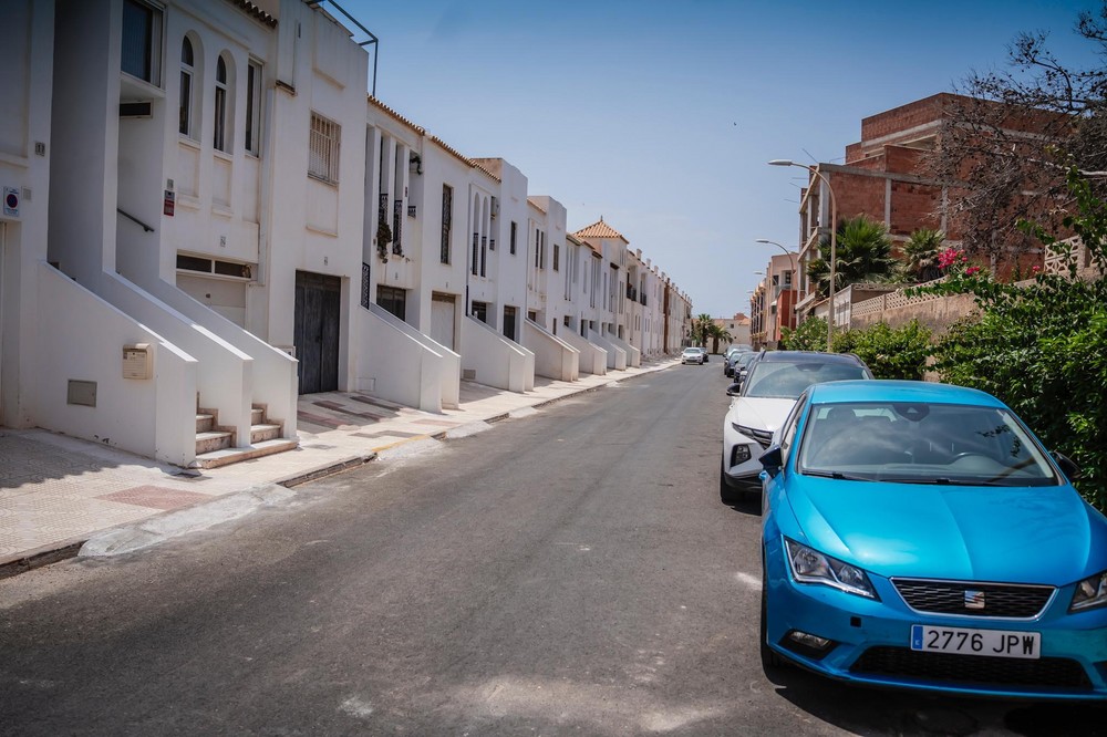 Finalizan las obras de renovación de las redes de saneamiento y abastecimiento en varias calles de Roquetas