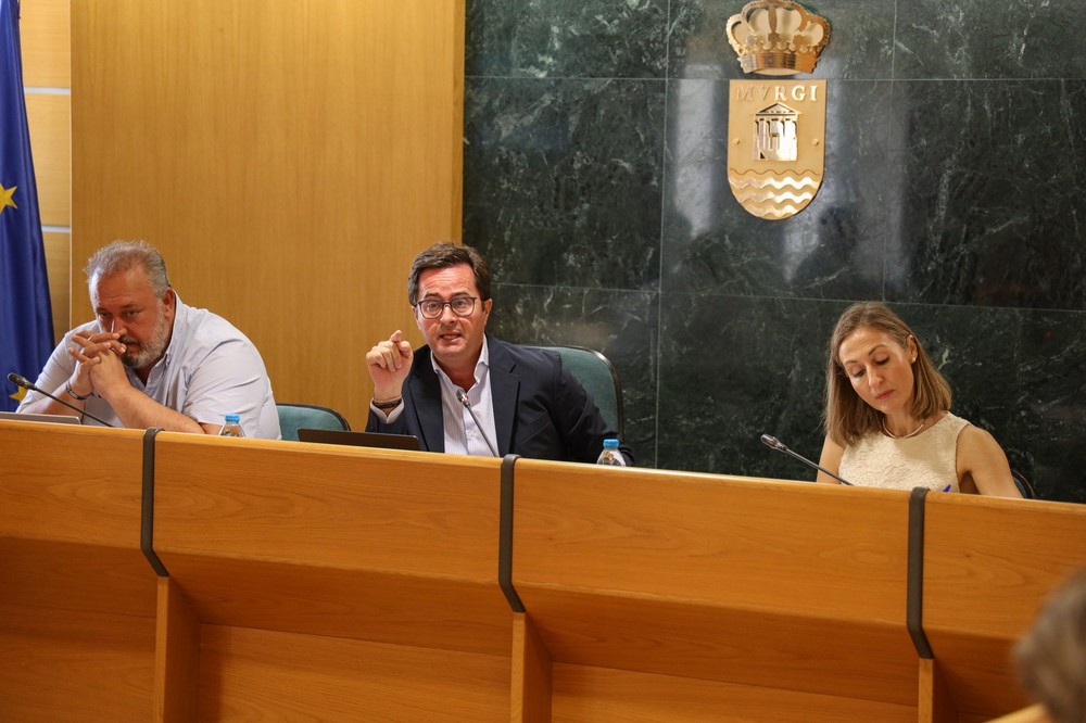 El Pleno aprueba la actualización de la Ordenanza reguladora en turismos-taxis que incorpora mejoras para los usuarios