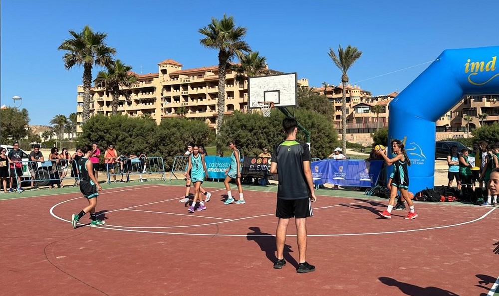 El Torneo 3x3 de Baloncesto aglutina este verano en Almerimar a cerca de medio centenar de equipos