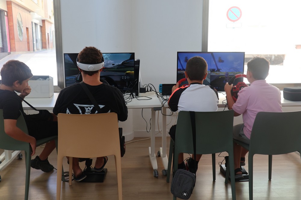 El ‘Verano Joven’ llega a su fin con una gran fiesta que ha incluido todas las actividades del mes en un solo día con zona gamer, exhibición de K-Pop y juegos de mesa