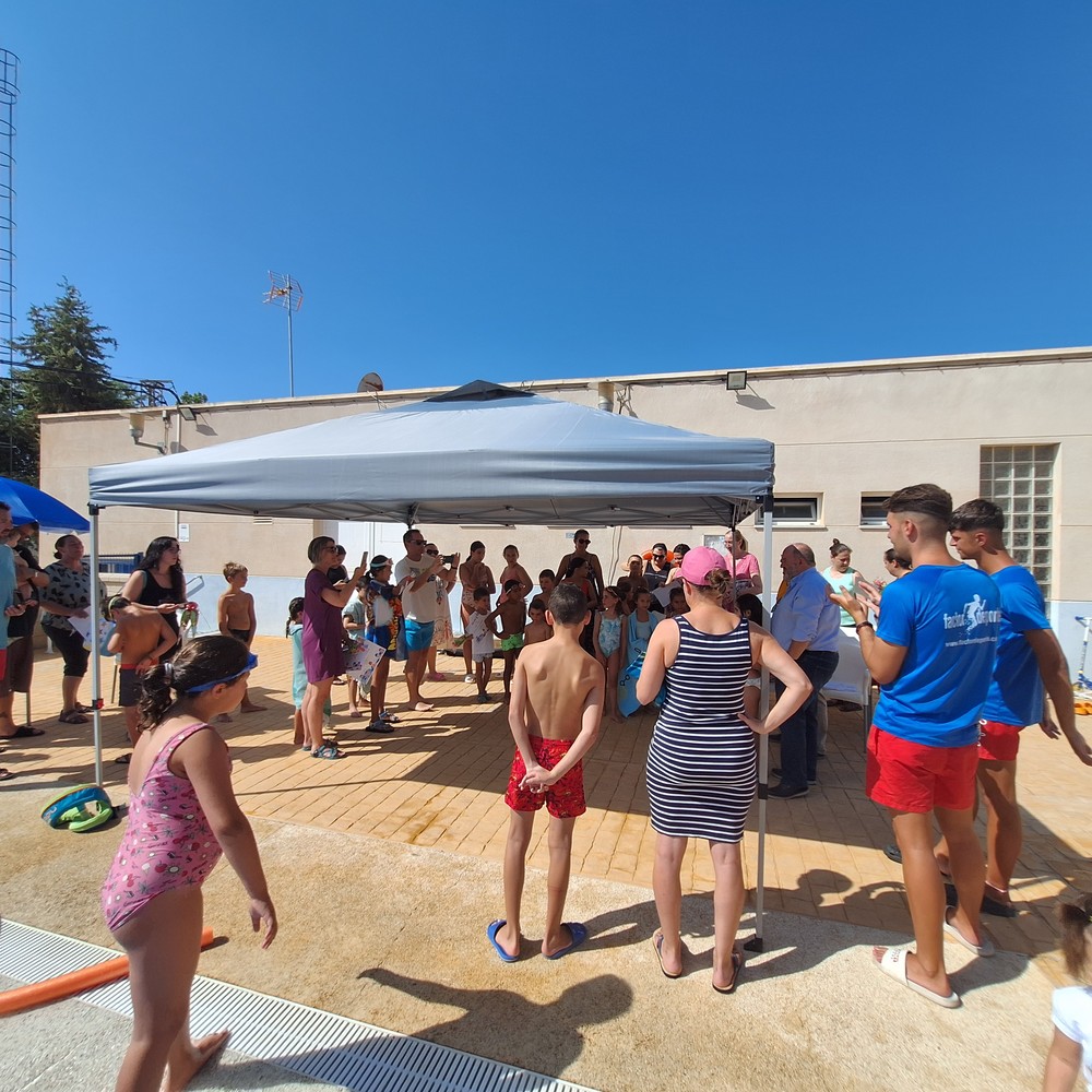 Clausura de las actividades en la piscina municipal de Dalías celebradas durante el mes de julio