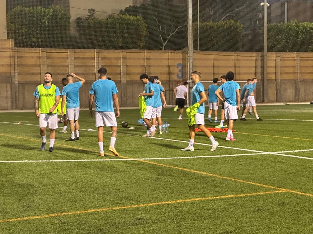 El Poli Ejido C.F. inicia la pretemporada en el estadio de Santo Domingo con una plantilla ambiciosa y con ganas de ascenso