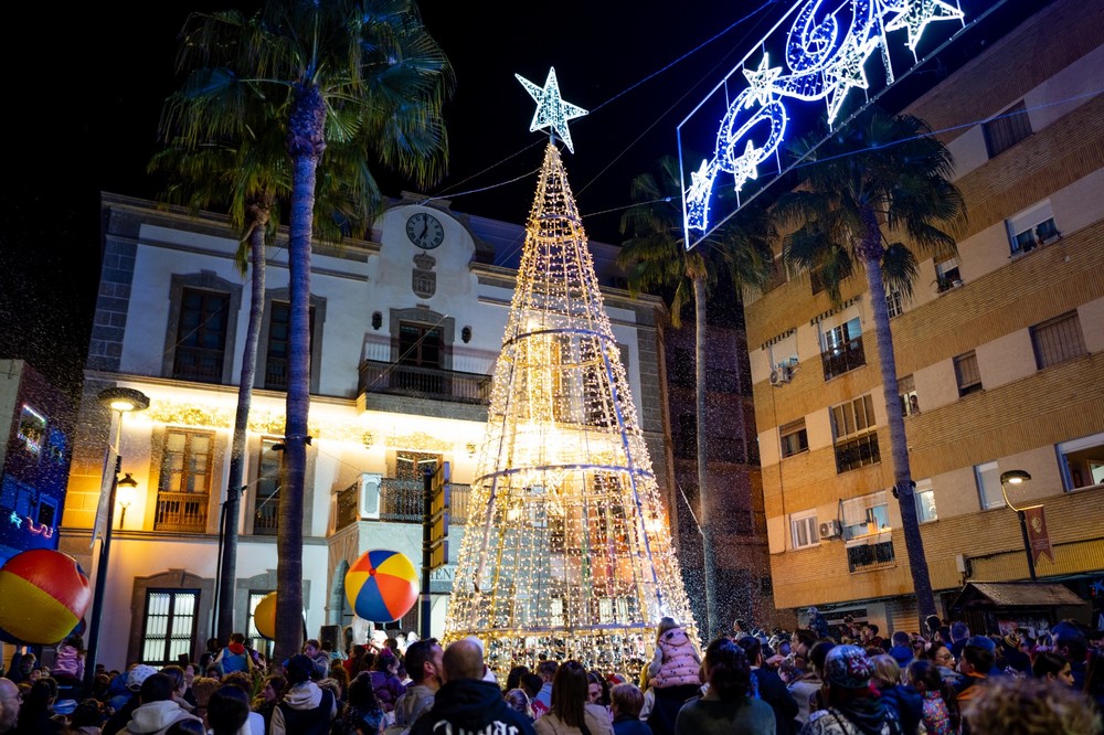 El Ayuntamiento de Adra adjudica por 53.000 euros la iluminación de su Feria y Navidad de este año