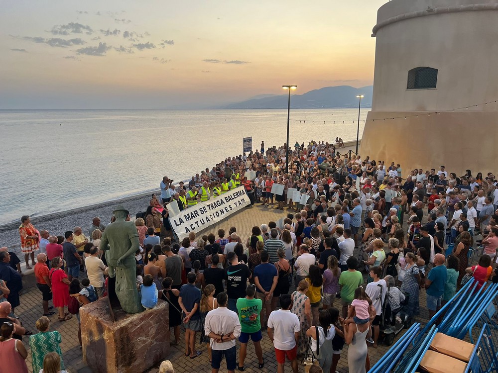 Balerma no se rinde y vuelve a concentrarse en defensa de su playa