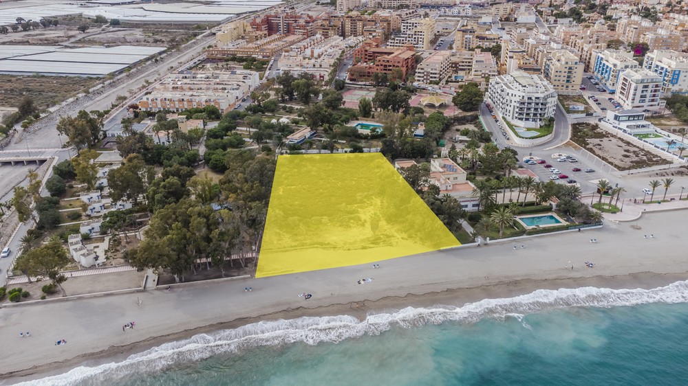 Roquetas invertirá 123.000 euros en la piscina de agua de mar de Aguadulce