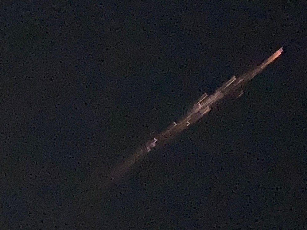 La caída de un cohete chino provoca que una bola de fuego, similar a un meteorito, recorra el cielo del sudeste español