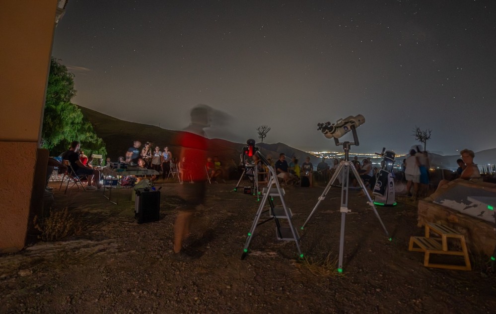 Éxito rotundo de la 'Noche de Estrellas' en la Ermita de San Miguel de Dalías