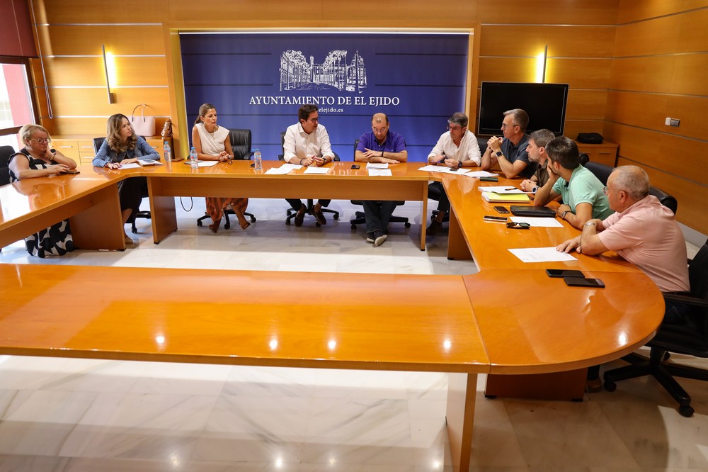 El Consejo de Administración de DUE aprueba la contratación de servicios básicos para el municipio