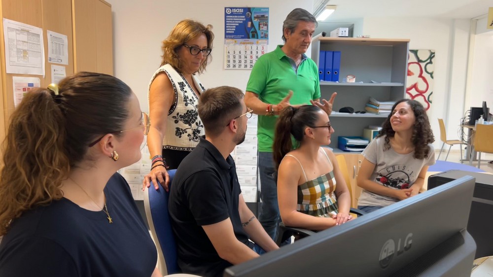 El Ayuntamiento de Adra impulsa la formación práctica de jóvenes universitarios