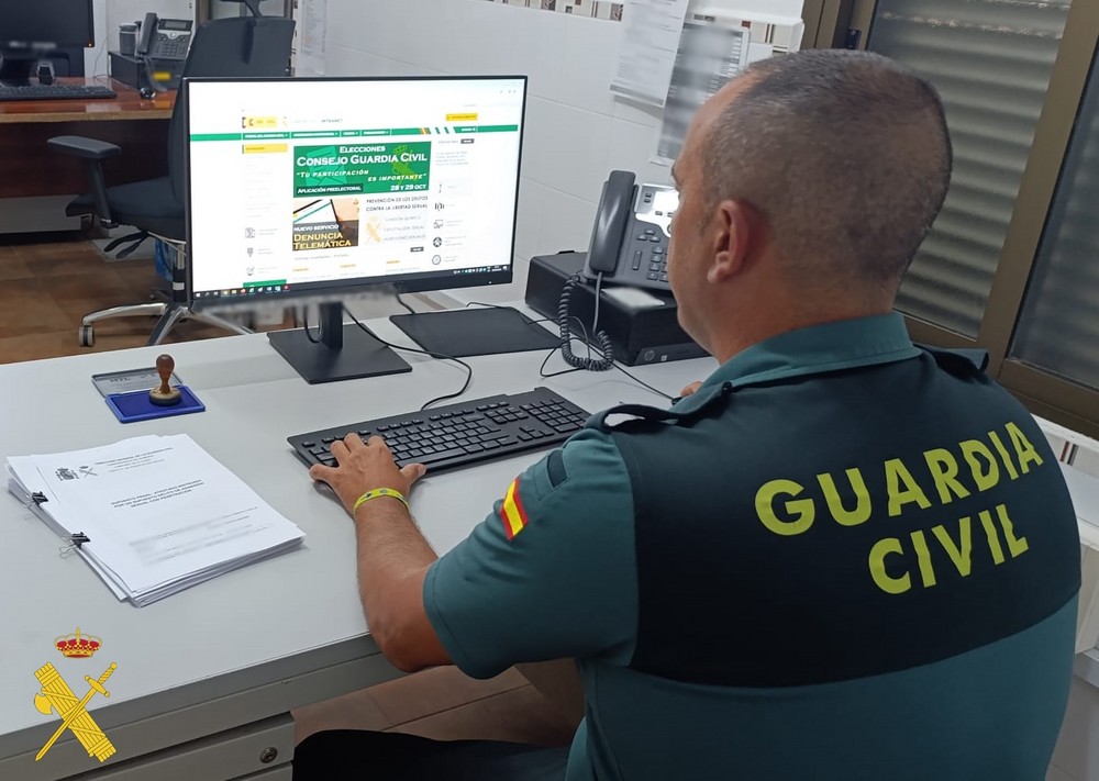 La Guardia Civil detiene a un varón por un delito de detención ilegal y diversos delitos contra la libertad sexual en Roquetas de Mar