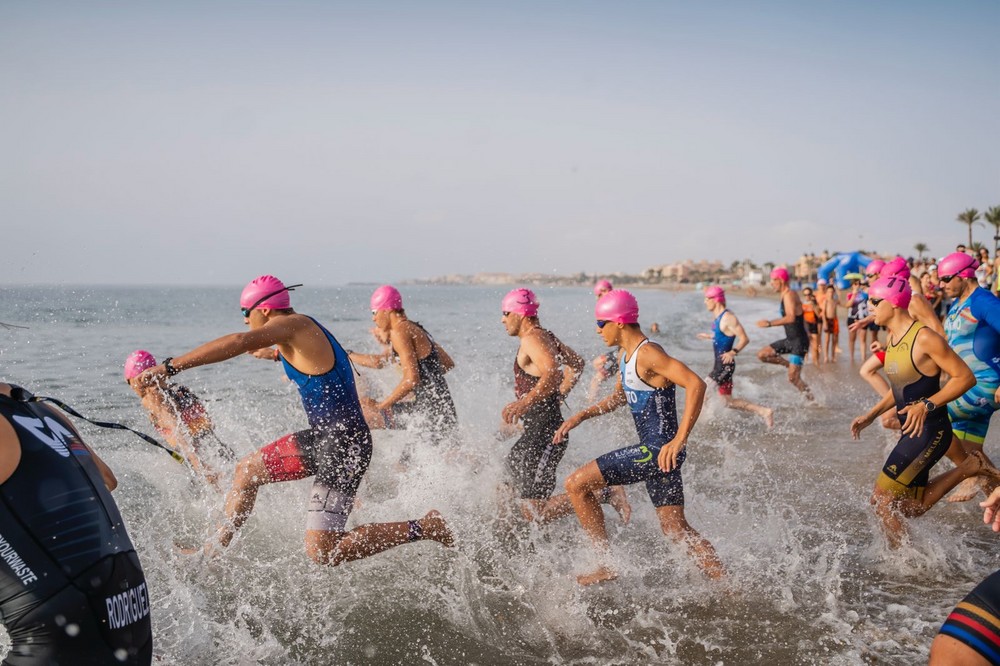 Roquetas se convierte en referente del triatlón andaluz con la celebración del Triatlón Cros de Menores y el Triatlón Sprint Ciudad de Roquetas