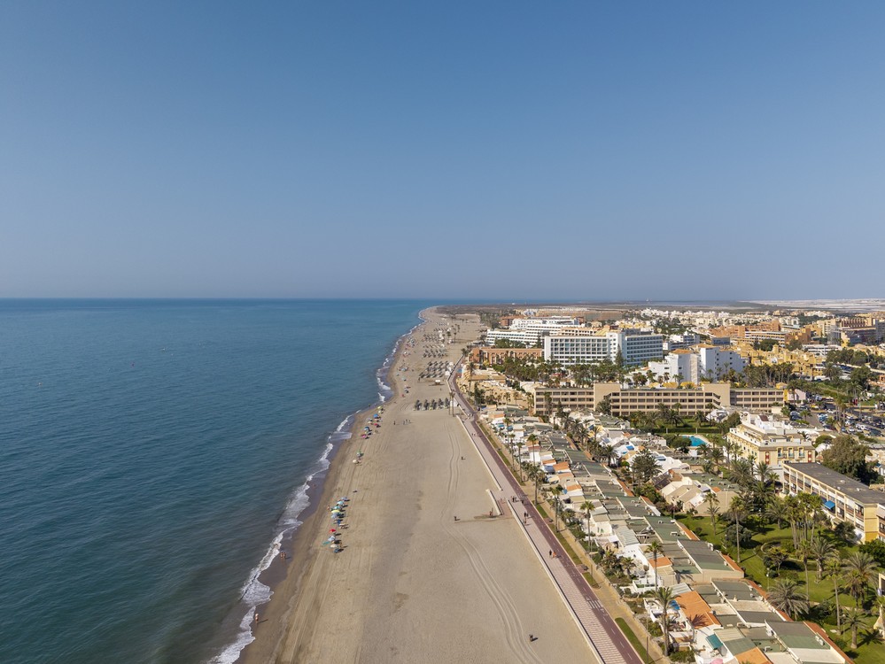 Roquetas de Mar, destino turístico líder en la provincia de Almería durante el mes de julio y quinto en Andalucía