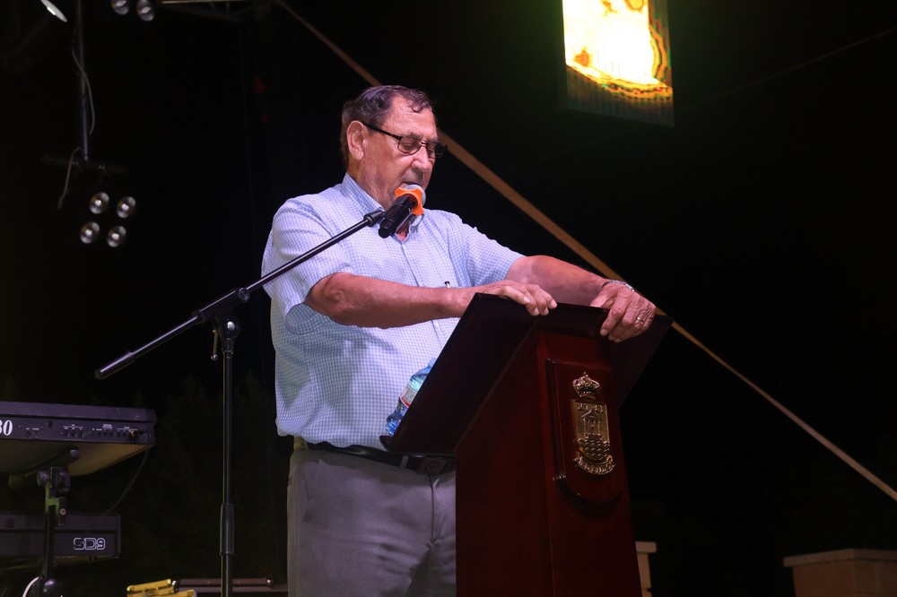 San Agustín arranca oficialmente sus fiestas con un emotivo pregón de Francisco López Lirola en homenaje a los colonos